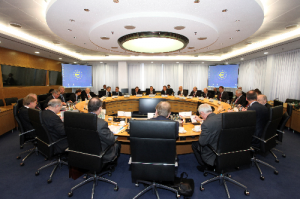 Mitglieder des EZB im Konferenzraum